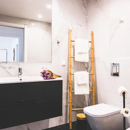 Moodhu - Cozy W/ Amazing Terrace * לייריה